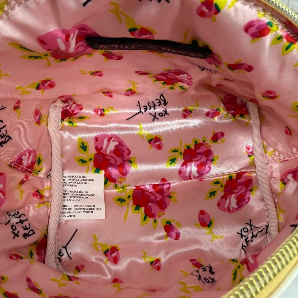 Betsey Johnson Kitsch Cosmetic Bag Womens Tan Ice Cream Sprinkles BM18780 OS